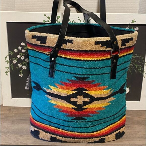 Santa Rosa Handwoven Handbag - Picture 1 of 5